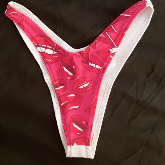 CUTEST AND RAREST BIKINI..NEVER WORN…SIZE SMALL - Picture 2 of 5